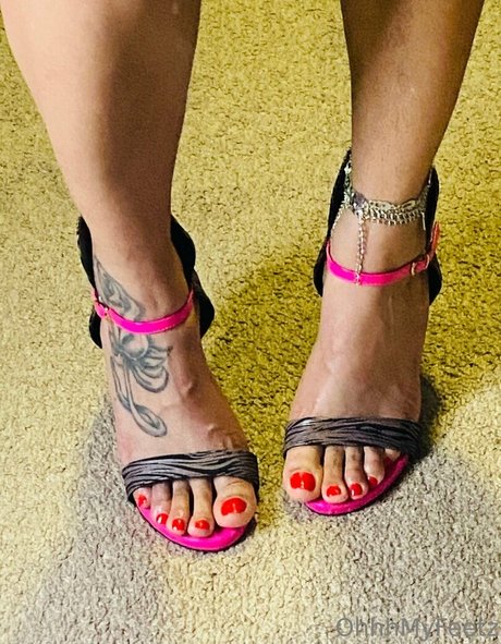 ohhhmyfeetz model naked pic