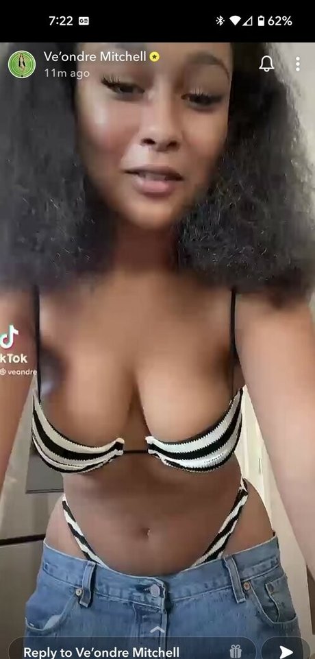 Veondre Mitchell model free image