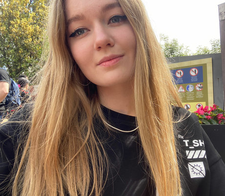 Cymanneth hot actress galleries