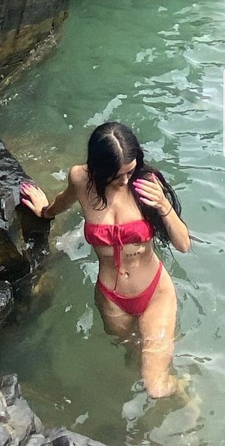 Badgirljayde model high quality image