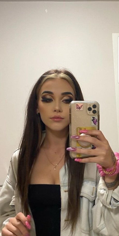 Badgirljayde pornstar nudes pics