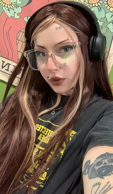 Summer 95 model naked photos