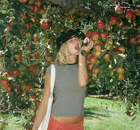 Claire Rosinkranz adult model picture