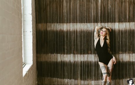 Auric model nude picture