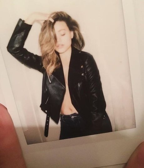 Sarah Jeffery nudes actress image