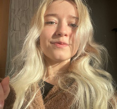 Arveni pornographic star picture