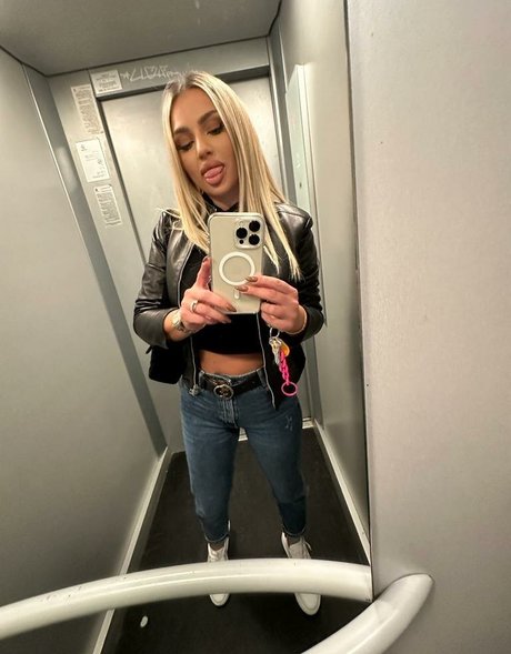 mom onlyfans hot sexy picture