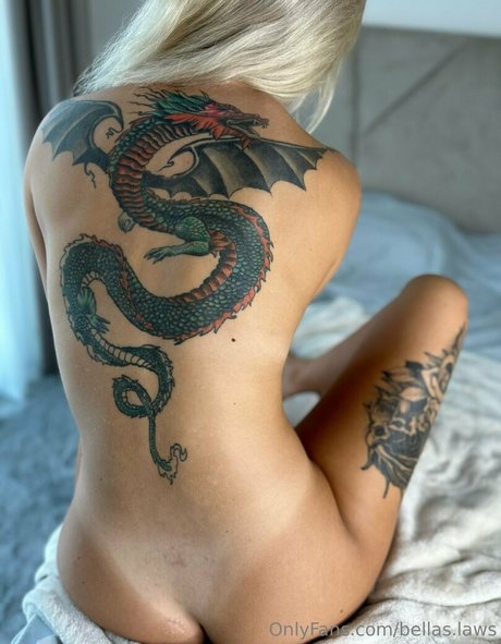 bellas laws hot model photo