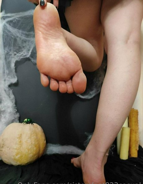 sistersfeet822casual hot star images