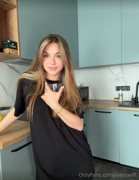 rileyswift erotic star image