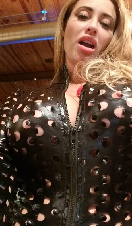 evabnotty model beautiful photos