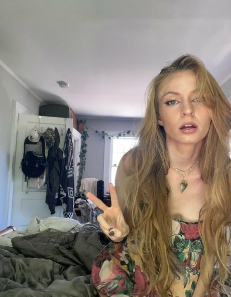 lola costa exclusive model pic