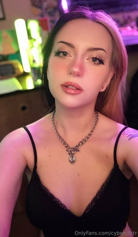 cybercllctr erotic actress images