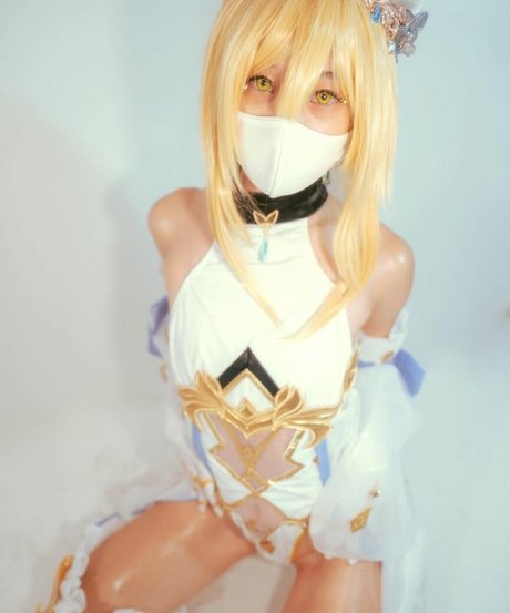 Yawarakai Luna pornstar nude image