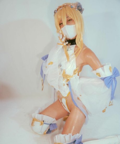 Yawarakai Luna model nude photo