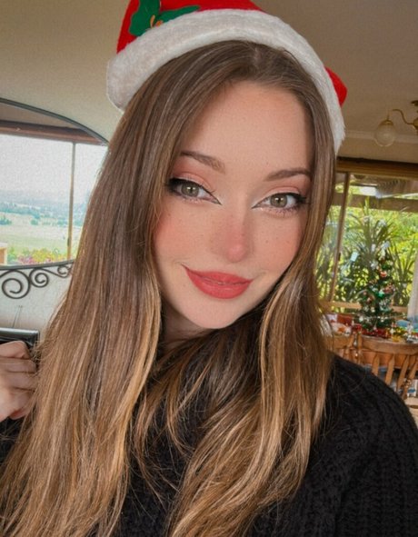 Alli Flanagan star beautiful gallery