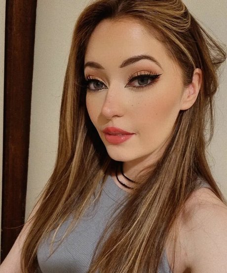 Alli Flanagan nude star picture