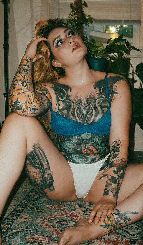 aurorawestx naked model pic