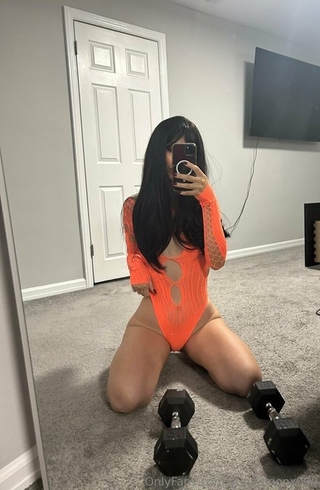 yunamoonx000 model top photo