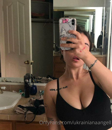 ukrainianaangell nude pornstar img