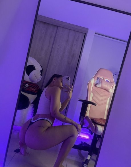 Yohanny Polacre naked model pictures