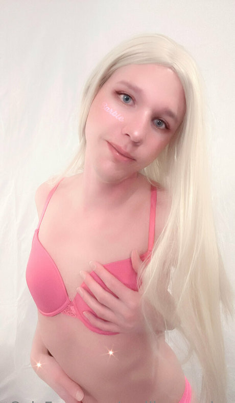 emiliaxsweden model hot pics