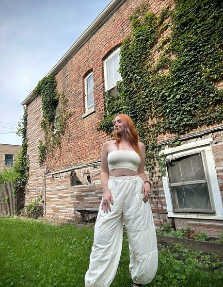 Fertile Myrtle nude star picture