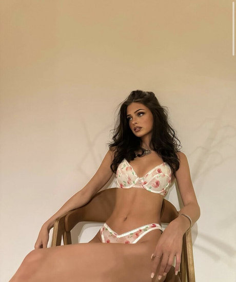 Minna Rosa Weber model best pics