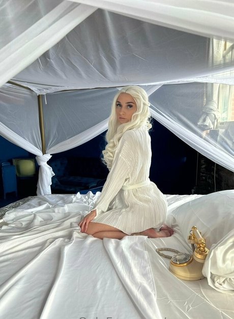 emmranna model hot images