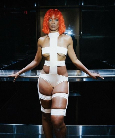 Ari Lennox naked star pic