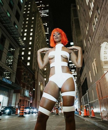 Ari Lennox adult actress pictures