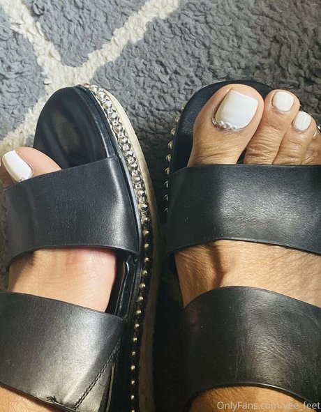 vee feet model nudes gallery