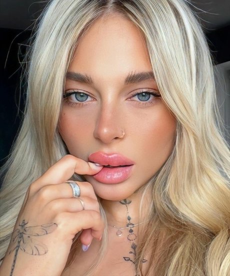 Angelika Kramer model picture