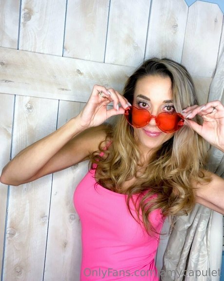 amycapulet erotic star image