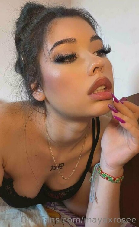 Mayaxrosee pretty pornstar img