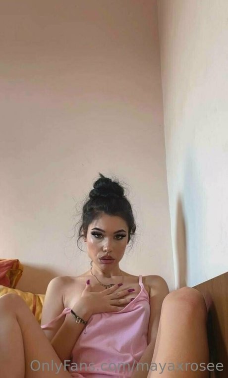 Mayaxrosee pornstar erotic image