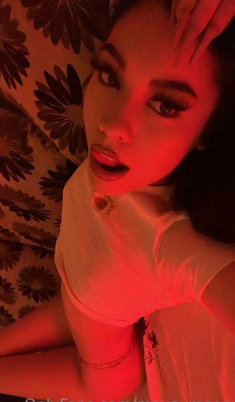 Mayaxrosee model adult image