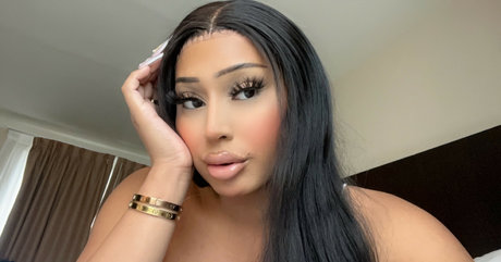 Alexistheedoll xxx actress photo