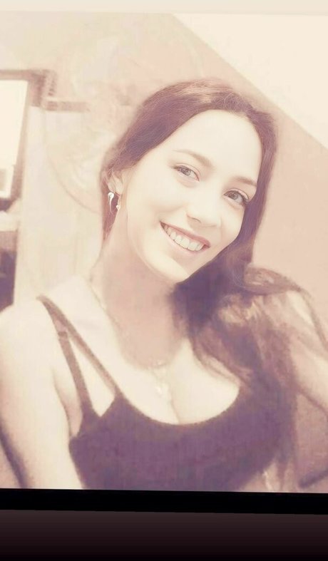 Melani Poisa model exclusive photos