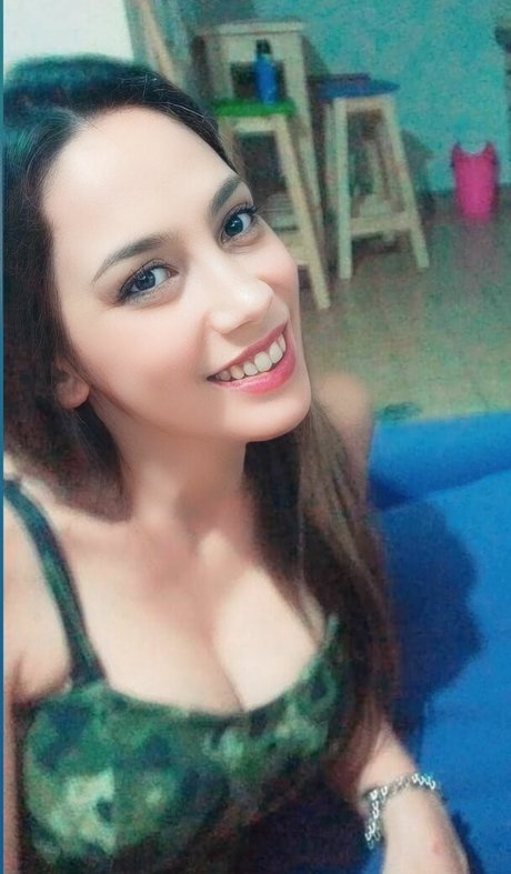 Melani Poisa erotic star img