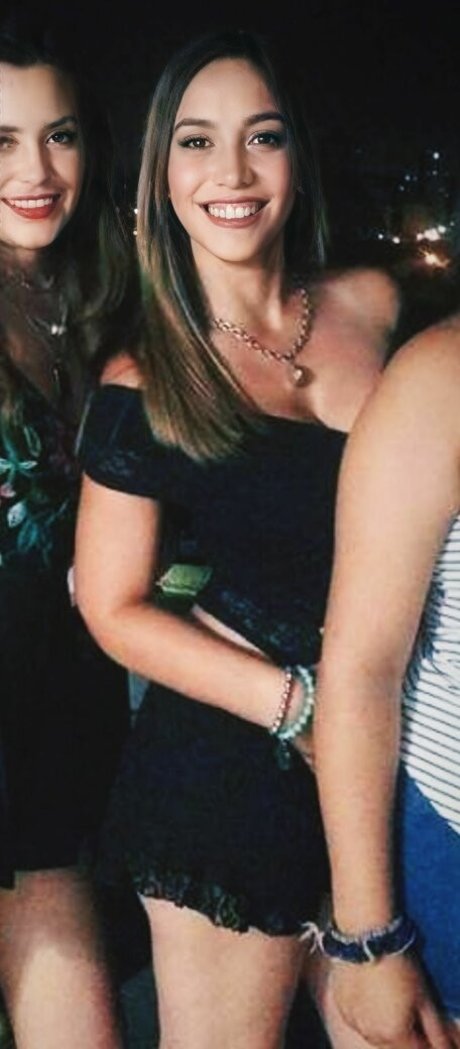 Melani Poisa beautiful actress pictures