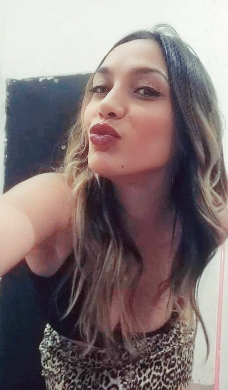 Melani Poisa model nude photos