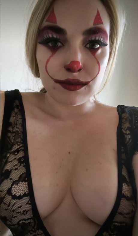 alexandramhunt model image