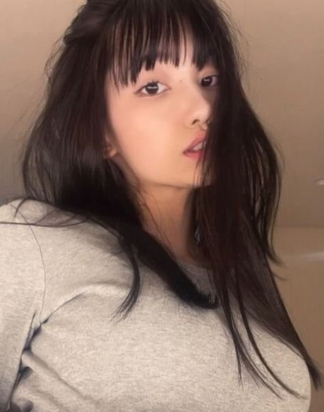 johhzt pornographic model pic