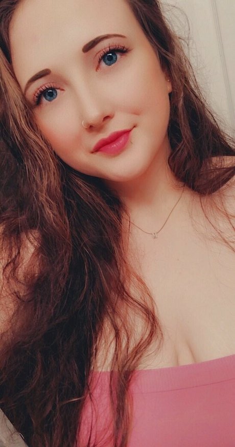 NWCurvess model sexy pics