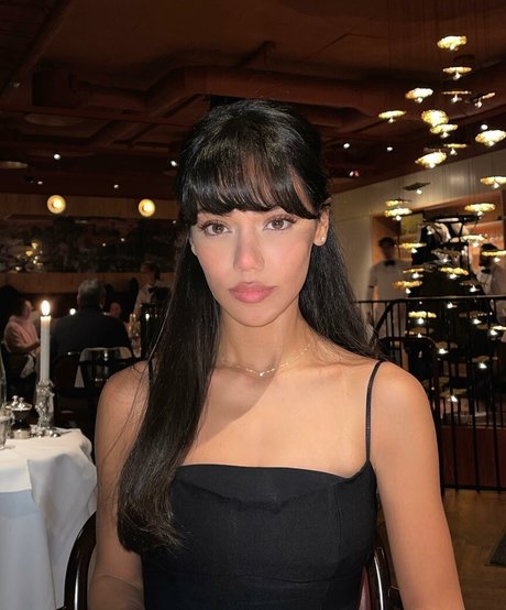 Dina Denoire model top picture