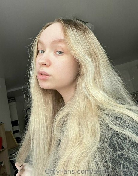 tiny onlyfans hot naked picture