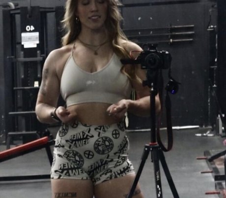 Betsy Parmley naked star pic