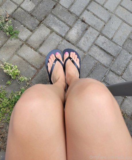 laila lou model nude photos