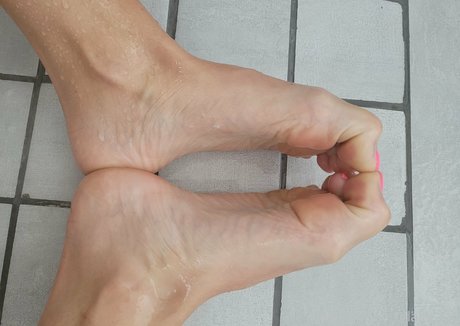 laila lou erotic actress pic